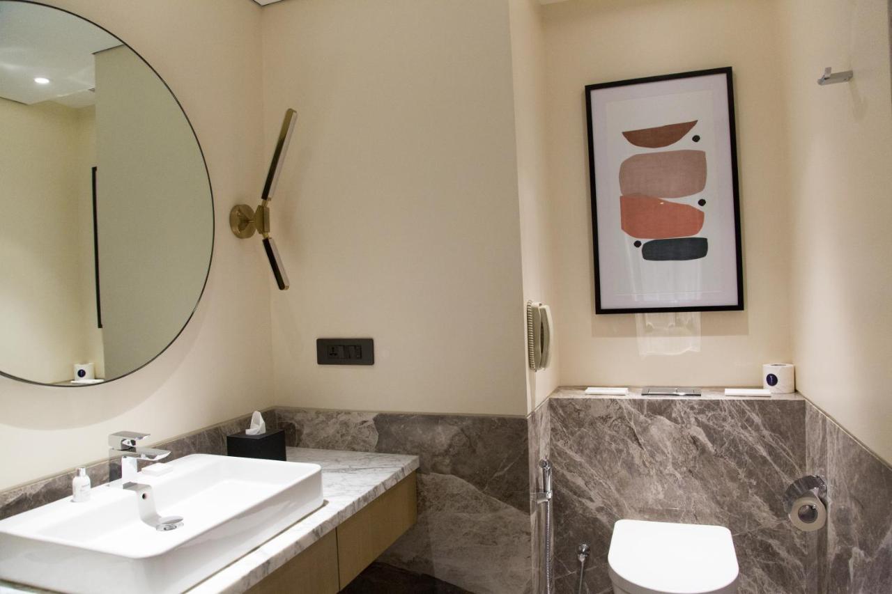 Radisson Blu Mumbai International Airport Hotel Exterior foto Bathroom