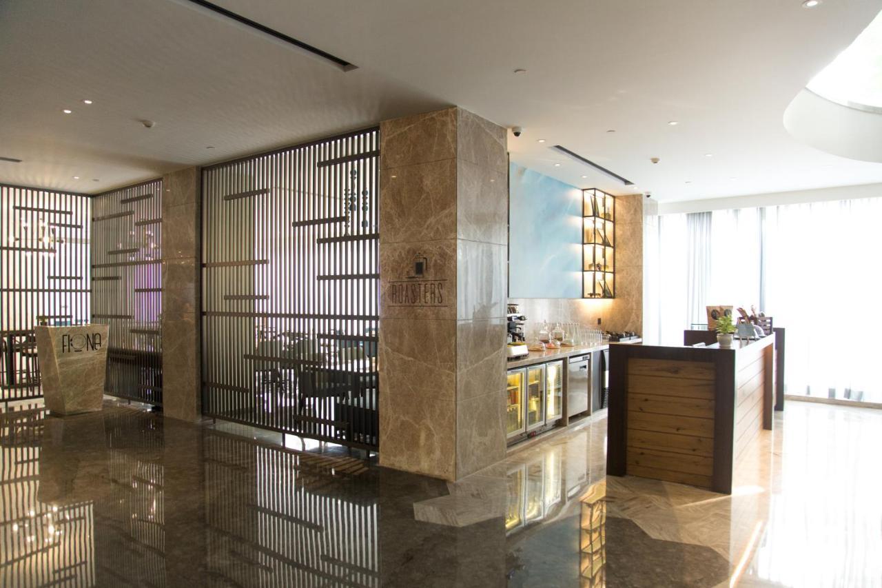Radisson Blu Mumbai International Airport Hotel Exterior foto The interior of the lounge