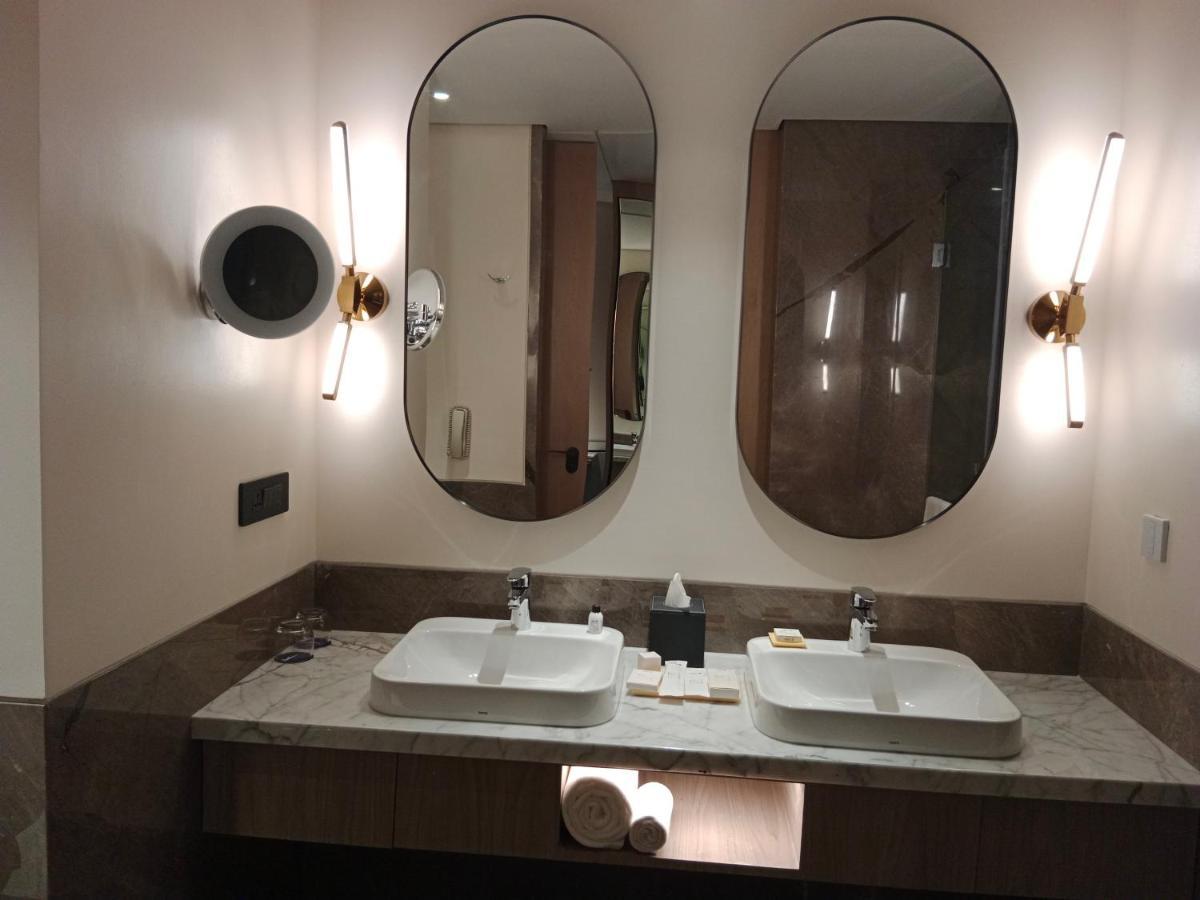 Radisson Blu Mumbai International Airport Hotel Exterior foto