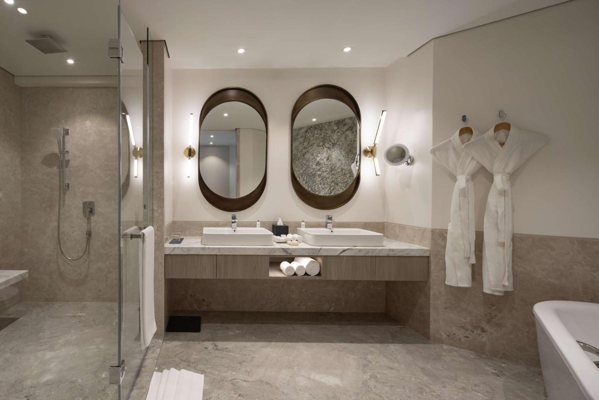 Radisson Blu Mumbai International Airport Hotel Exterior foto Bathroom